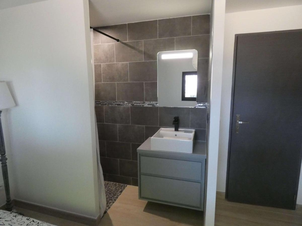 Proche Lac Du Salagou, Chambre Agreable Avec Salle D'Eau Et Wc Prive Lacoste  Buitenkant foto