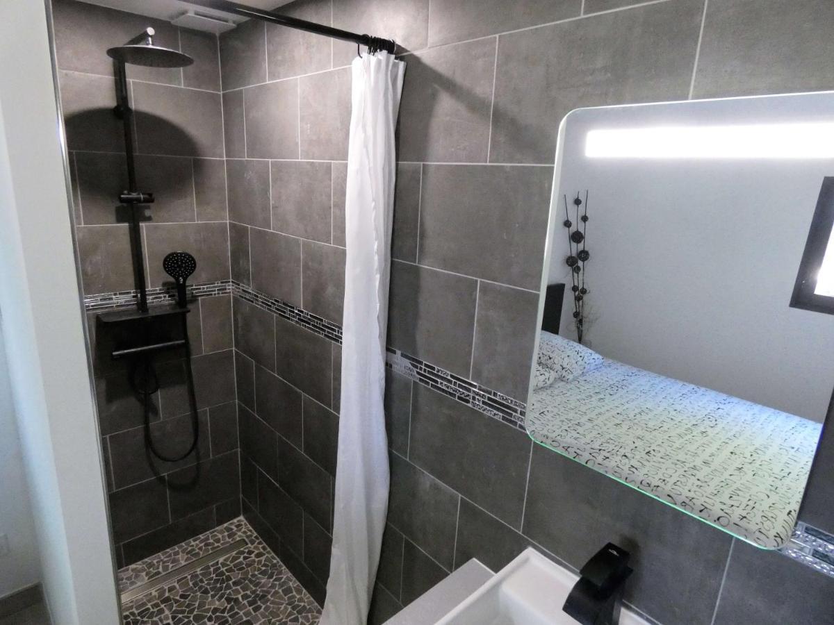 Proche Lac Du Salagou, Chambre Agreable Avec Salle D'Eau Et Wc Prive Lacoste  Buitenkant foto